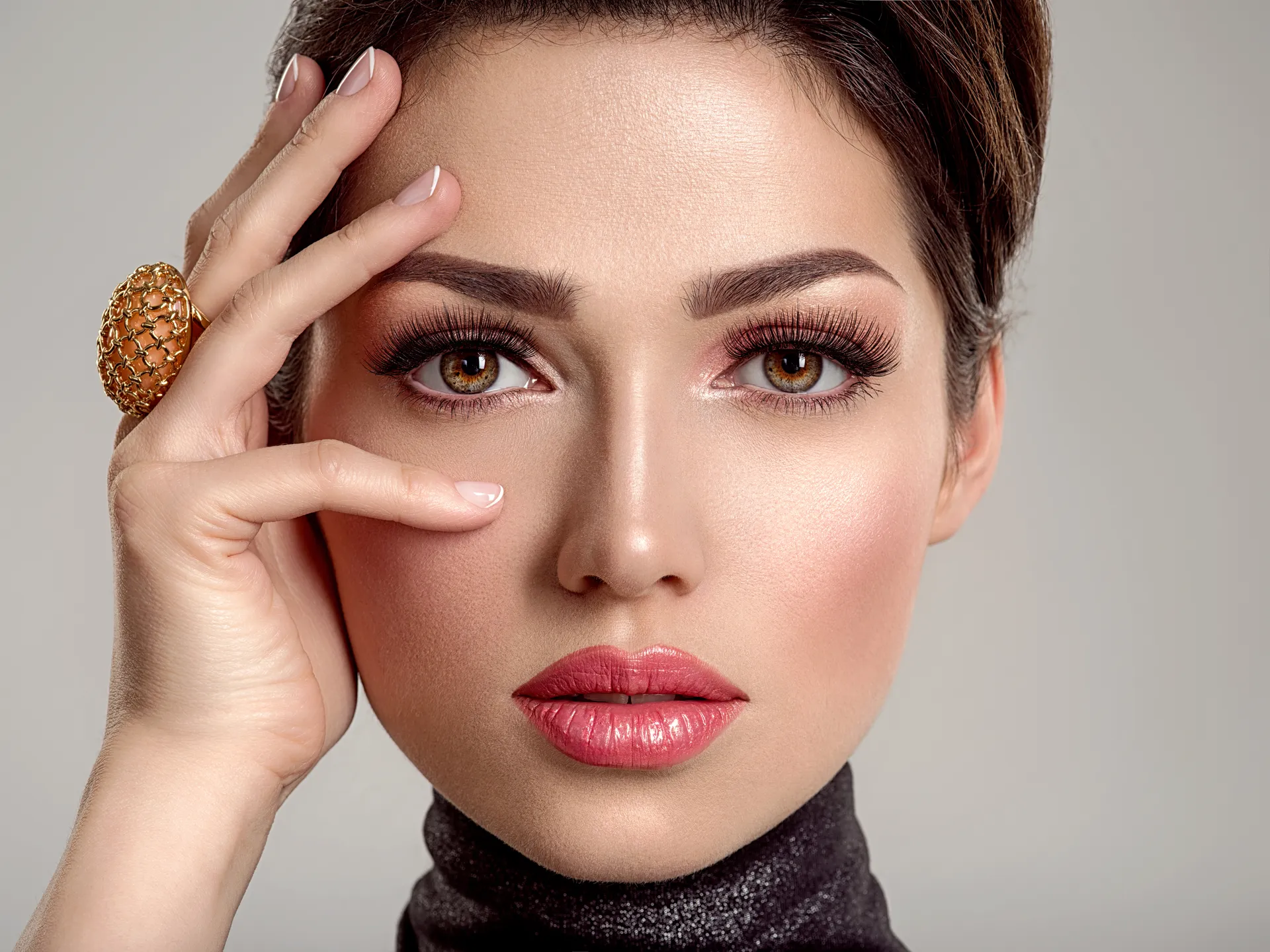 beautiful-young-fashion-woman-with-living-coral-li-2024-11-26-04-45-51-utc beautiful-young-fashion-woman-with-living-coral-li-2024-11-26-04-45-51-utc